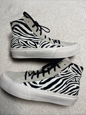 Straye High-Top Sneakers in Black and White Zebra Size 7.5